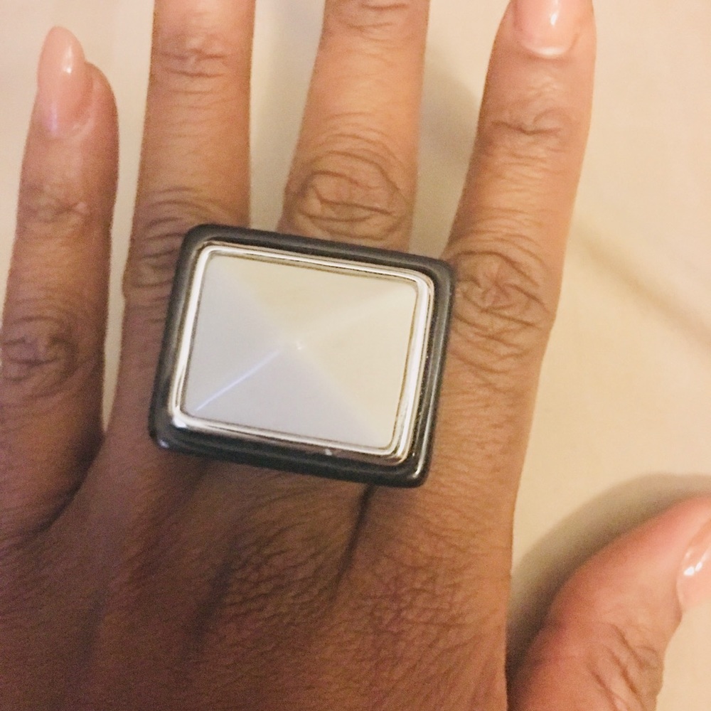 Fashion Ring Black And White Size Costume Jewelry